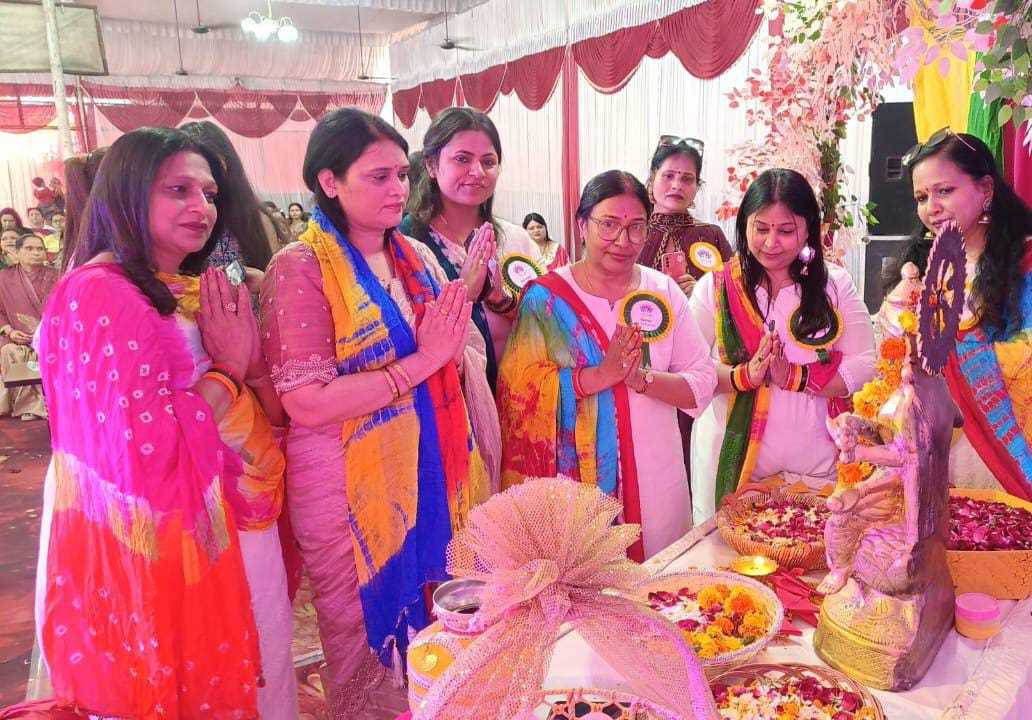 ईलाइट क्लब द्वारा मधुबन बैंकट हॉल में होली मिलन समारोह आयोजित किया गया